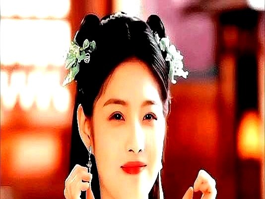 多多留评官网官网：龚宇谈影视行业，观众不爱看“强行扮嫩”，新人演员受欢迎