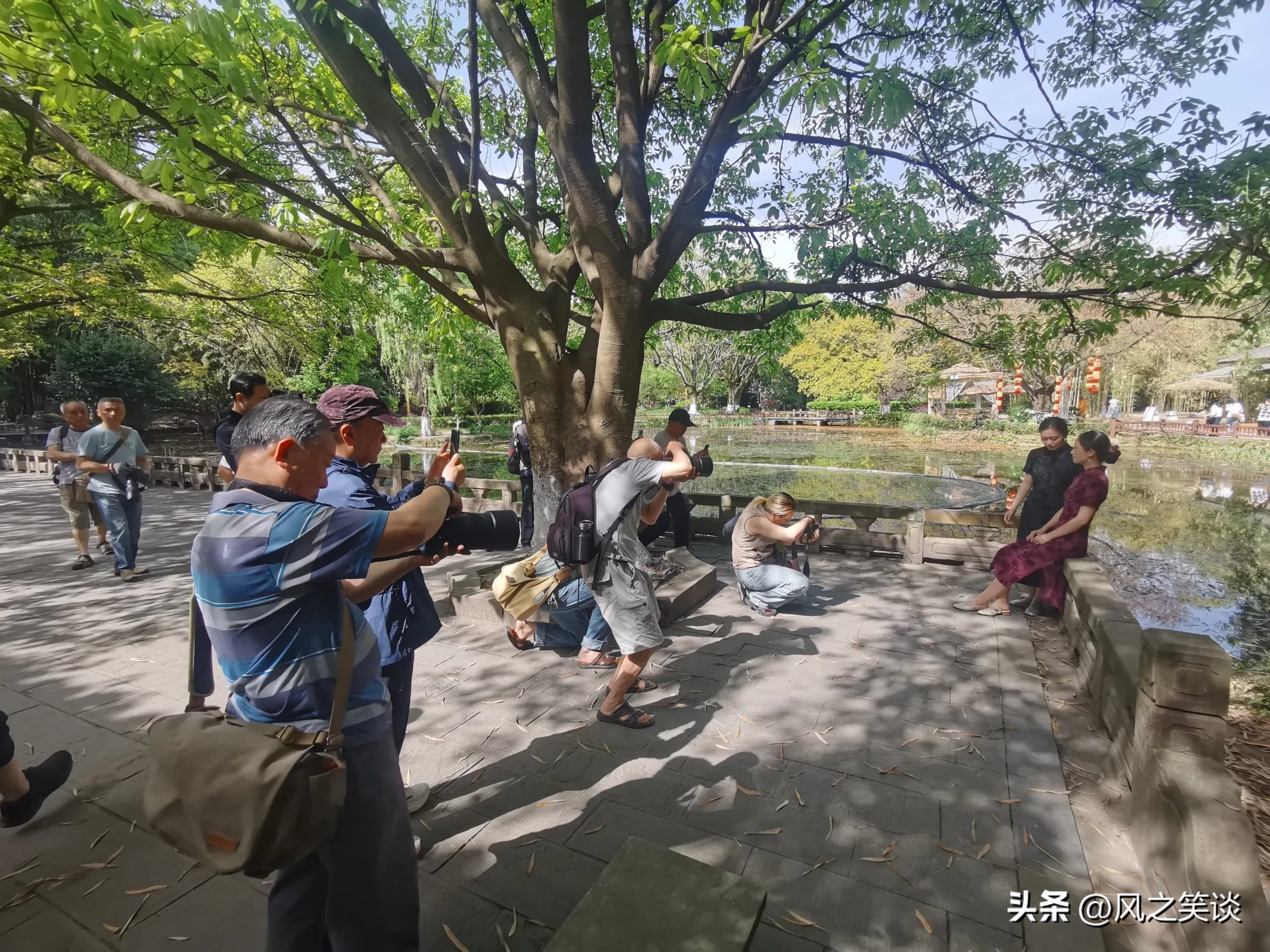 小Q助手：成都街拍文化盛行，太古里、春熙路成为网红打卡地