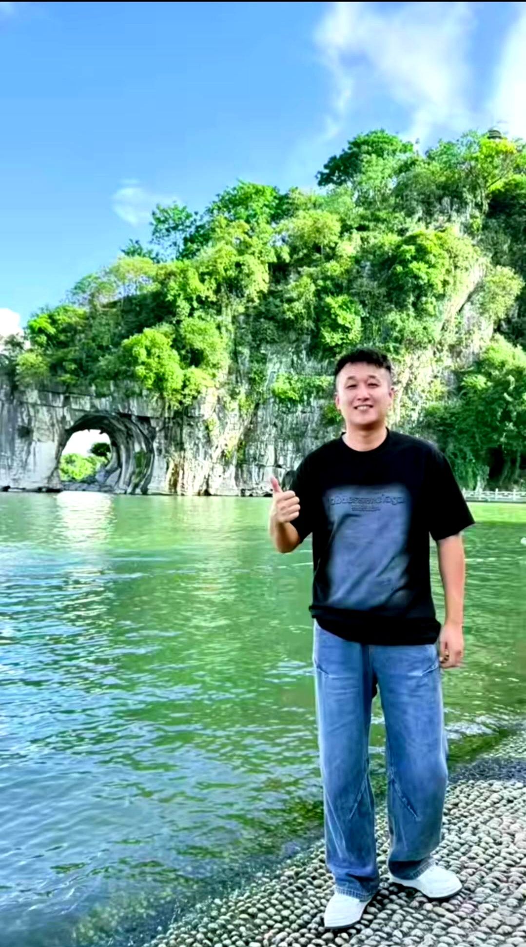 小Q助手：“艳琦CP”商标注册引发关注，短视频情感叙事如何变现与品牌数据交锋