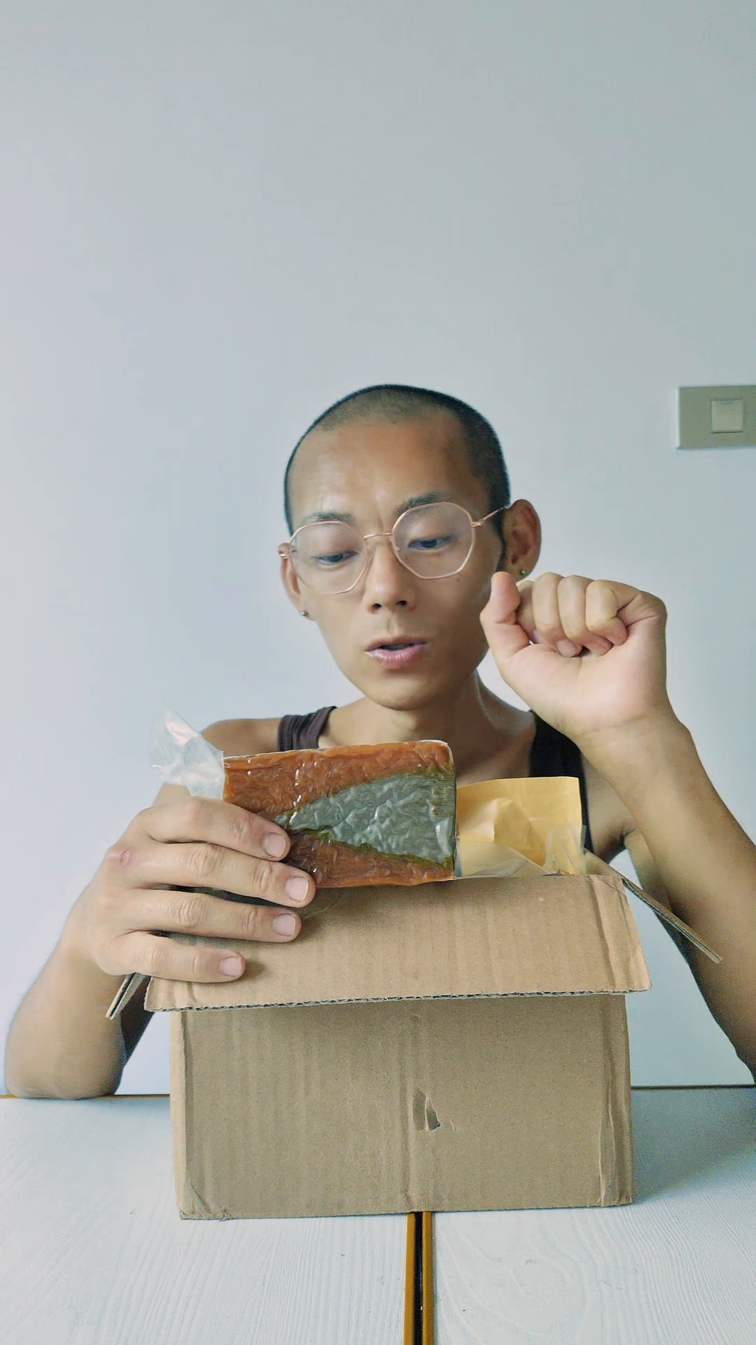 小Q助手：手工茶与贵州特产，分享我寄给河南小姐姐的美味体验