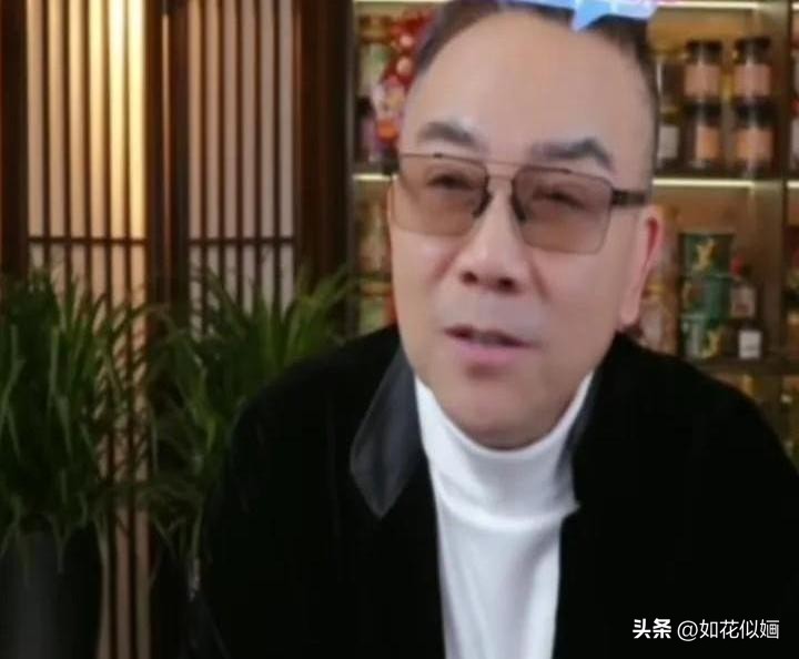 魅力狗开团软件：杨议直播翻车引热议，相声名角如何从“砸缸网红”重回正轨？