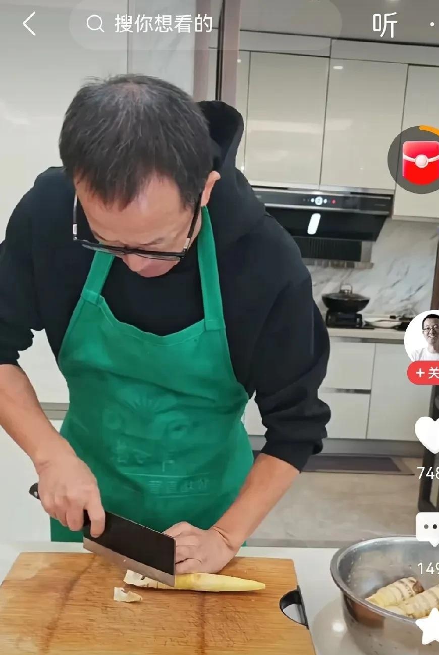 多成团助手：董宇辉海南直播揭秘，如何打破自营溢价，助农直销翻倍销量