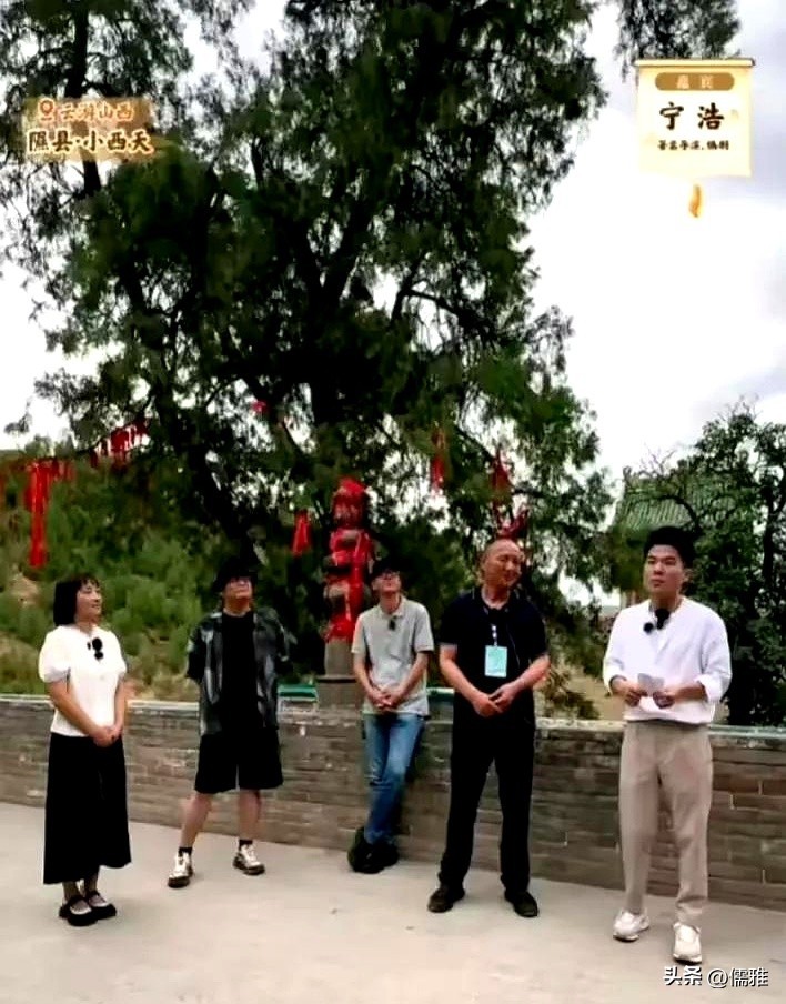 小U助手：俞敏洪与董宇辉职场关系揭秘，从师徒到竞争者的微妙转变