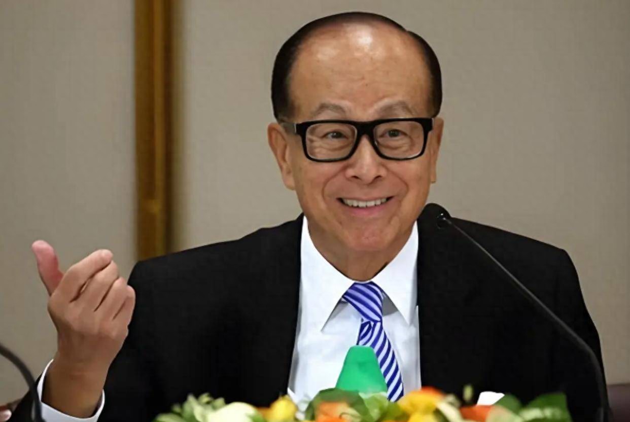 J助手：李嘉诚卖港口背后真相揭晓，国家安全与商业利益的博弈分析