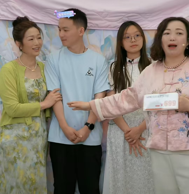 51助手软件官网：许健华母子首次直播带货引发热议，成功背后的真相揭秘