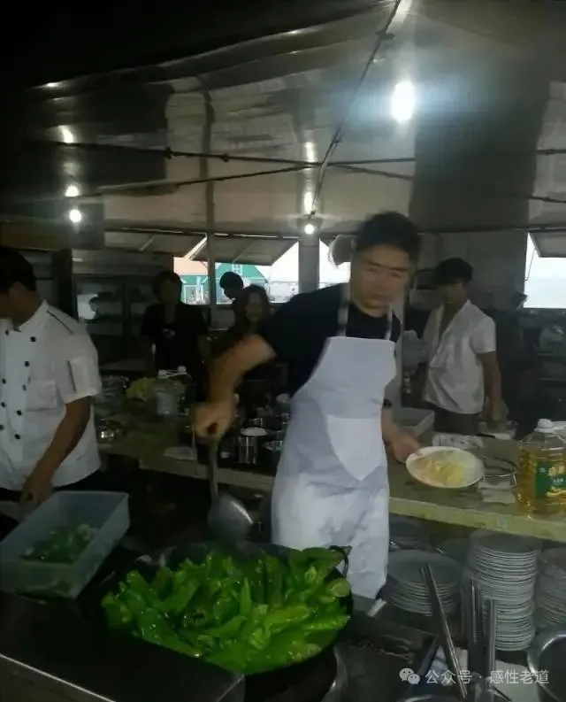 榜单助手邀请码：刘强东的成长历程，从朴实无华到亿万富翁的创业故事
