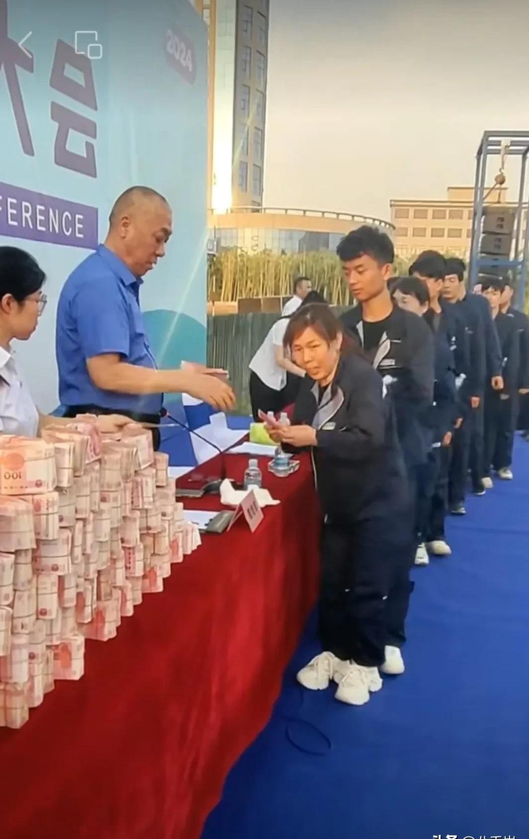 狗宝助手：崔培军，河南老板的豪气与职场幸福背后的深思