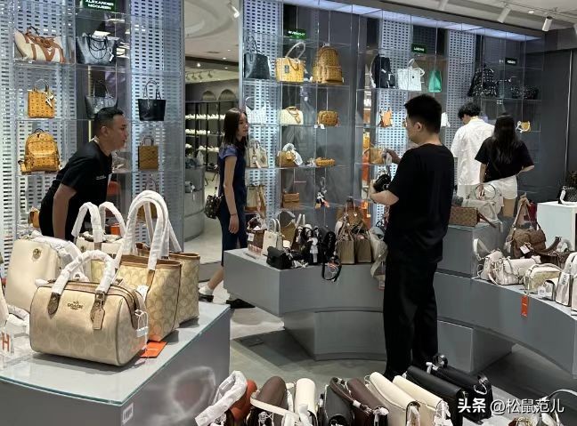 超单助手：奢侈品与性价比，唯品会618大促引发年轻消费热潮
