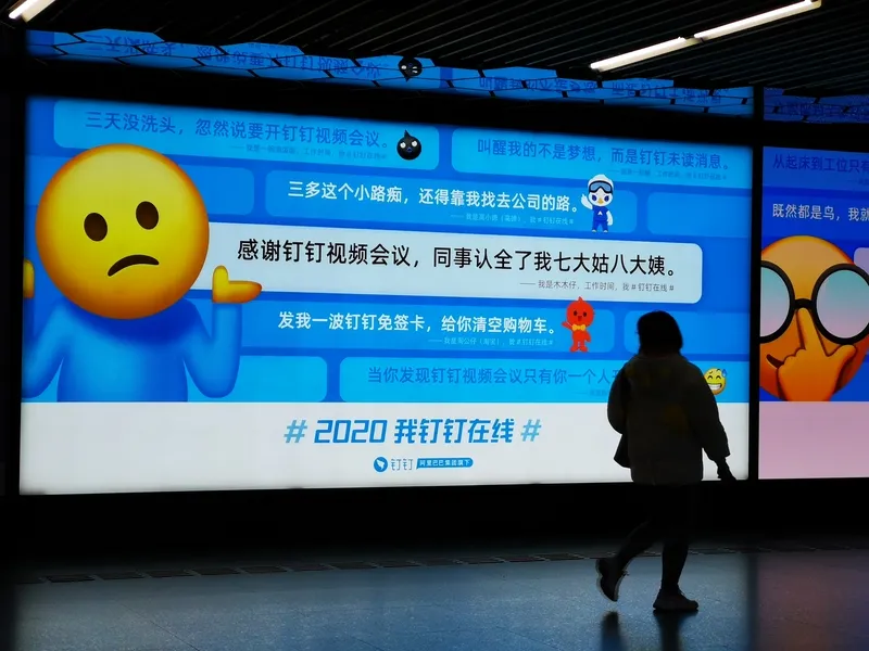 易拼团：认养一头牛广告引发争议，22万条差评揭露乳企真相