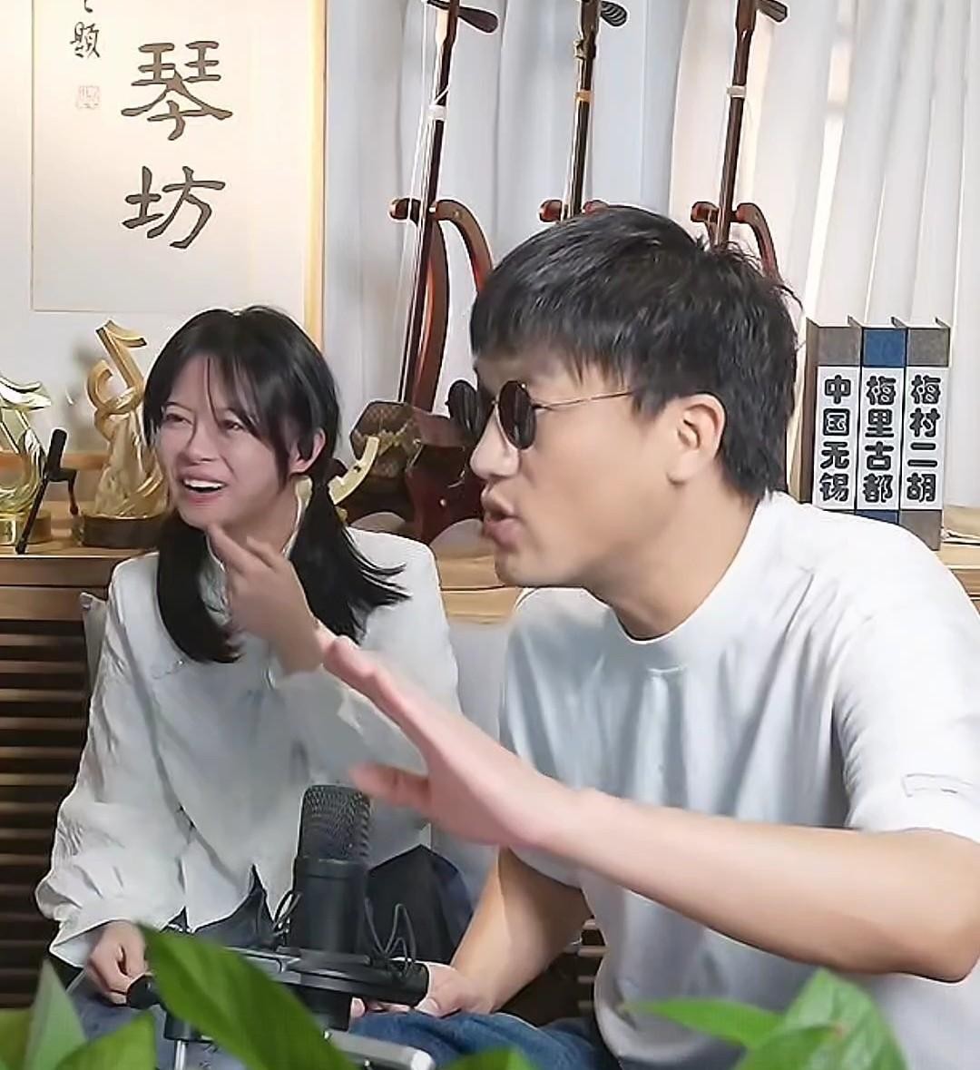 小M助手：二饼严禁小主播刷礼物，重塑直播间公平竞争环境