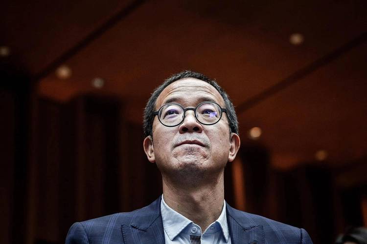 小M助手：中国企业家社会责任的担当，王健林、刘强东与俞敏洪的对比分析