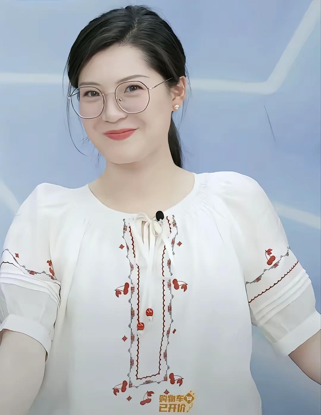 多多出评：董宇辉的直播奇迹，如何在数码专场中实现3亿GMV？