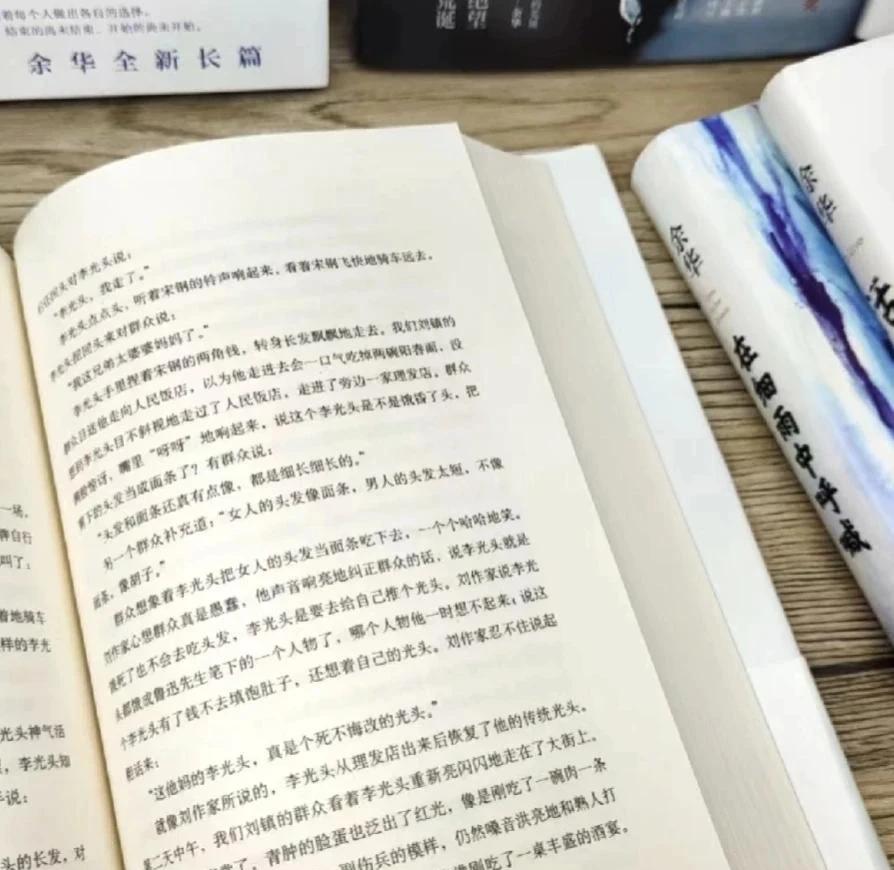 蓝天助手邀请码：余华调侃董宇辉访谈大胖橘，三人深度交流理想与坚持
