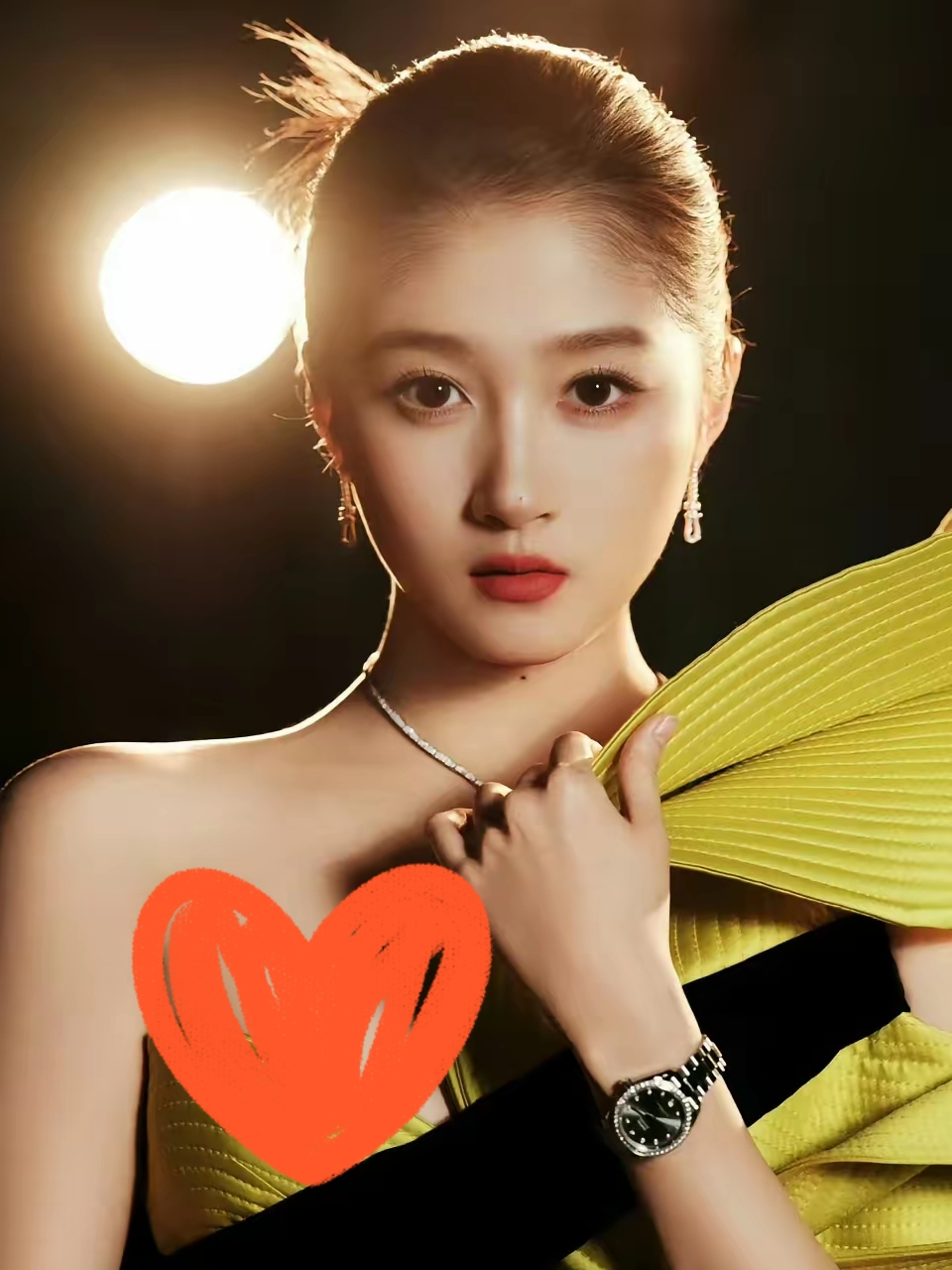 易单助手：关晓彤对自由的渴望，不结婚也能精彩生活