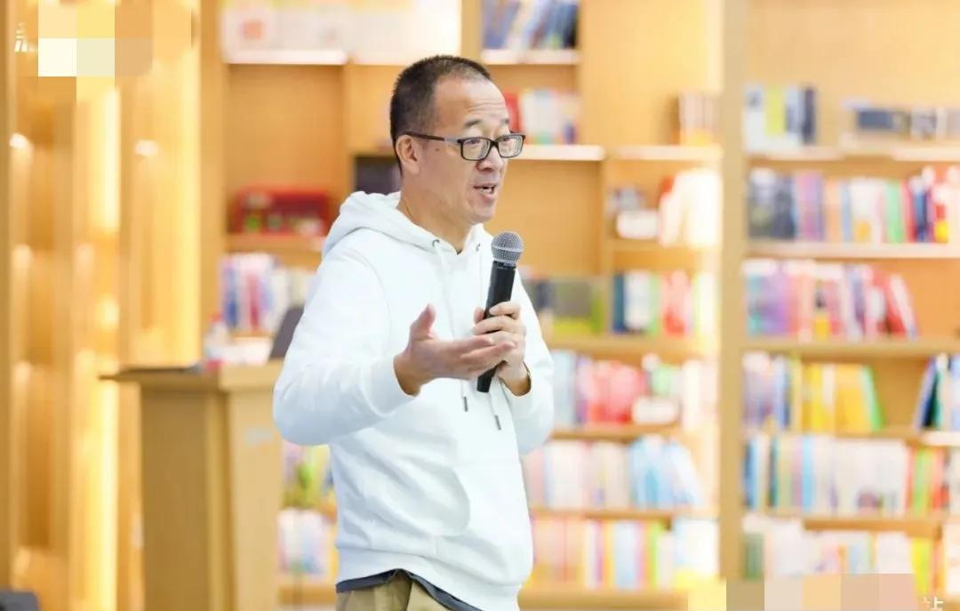 权重助手：董宇辉与俞敏洪，从直播卖货看成长与信念的真实对话