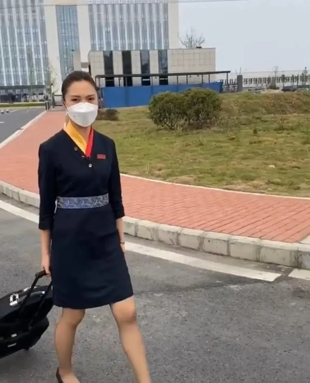 权重大师卡密：抖音网红夫妻王蕾与张健豪，从相遇到家庭，爱情的冒险之旅