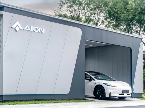 小Q助手：京东进军外卖市场，刘强东如何重塑供应链与消费模式？