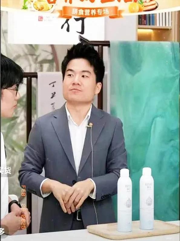 夕夕助手：董宇辉直播间爆笑文化课，千年蛇妖被称＂长虫＂引发热议！