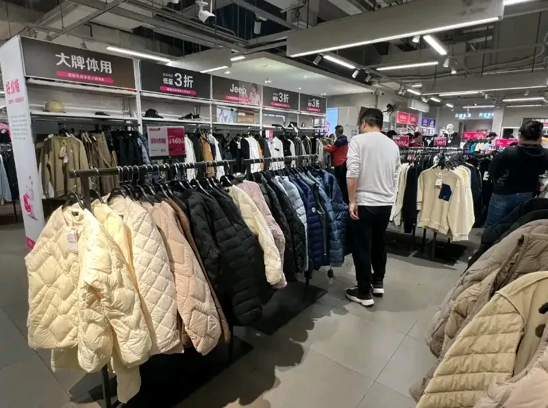 多多留评工具：深入服装行业内幕，快时尚的代价与可持续发展的未来