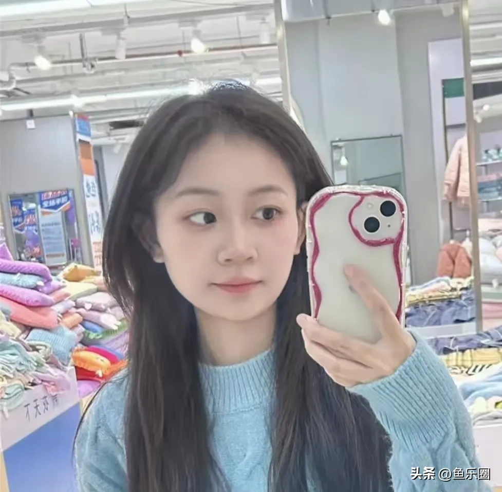 YY助手：抗癌网红小何年仅28岁去世，医学院毕业引发关注与惋惜