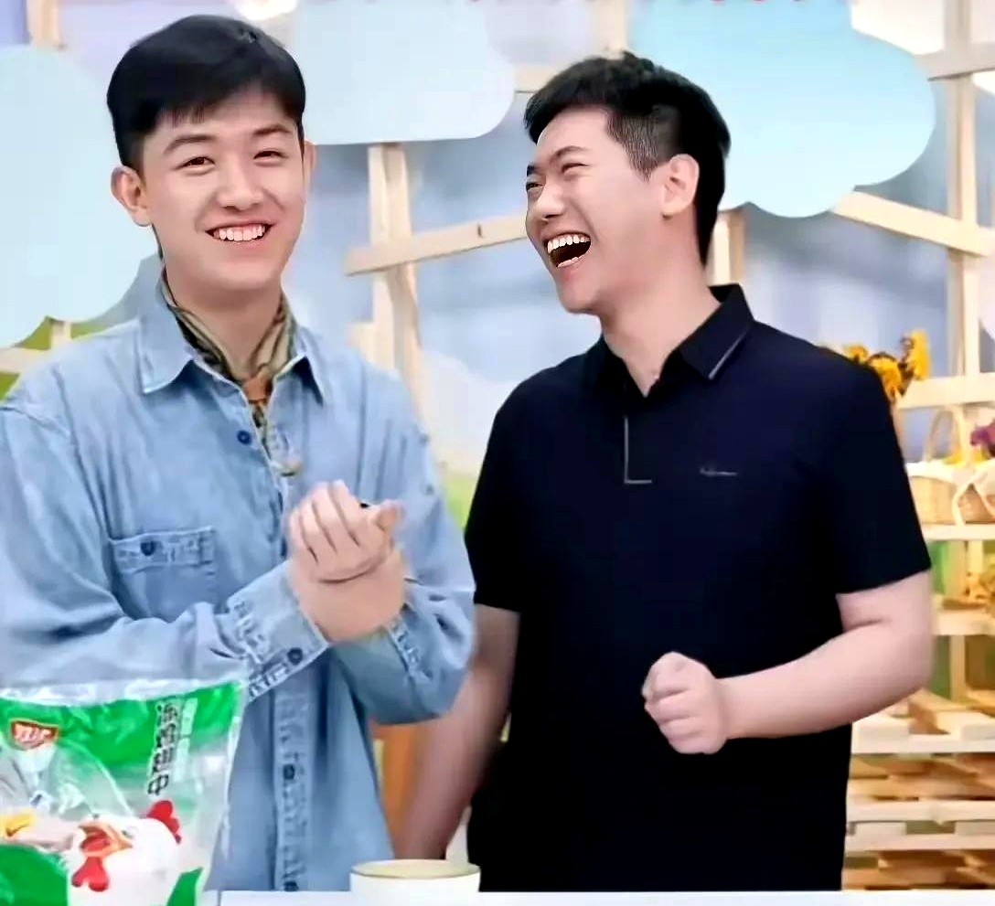 番茄助手：职场启示，暴雨中的团队力量与粉丝支持的成功秘诀