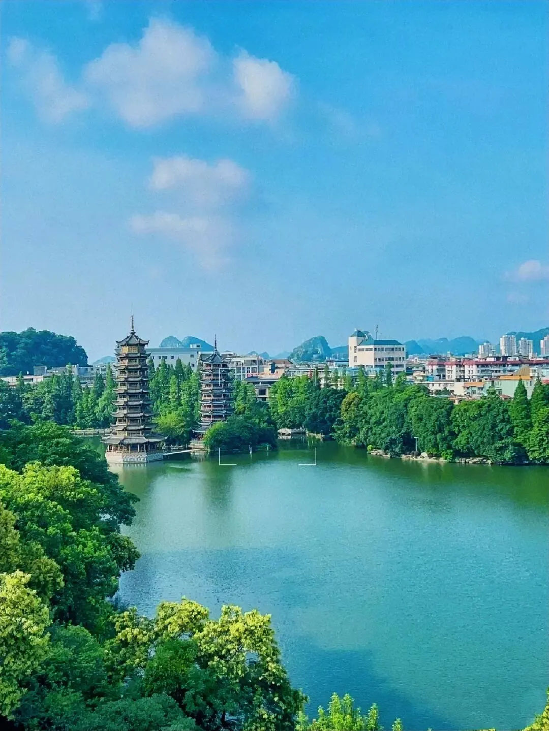权重大师卡密：直播带货与直销的变迁，李佳琦和薇娅如何适应新时代消费需求