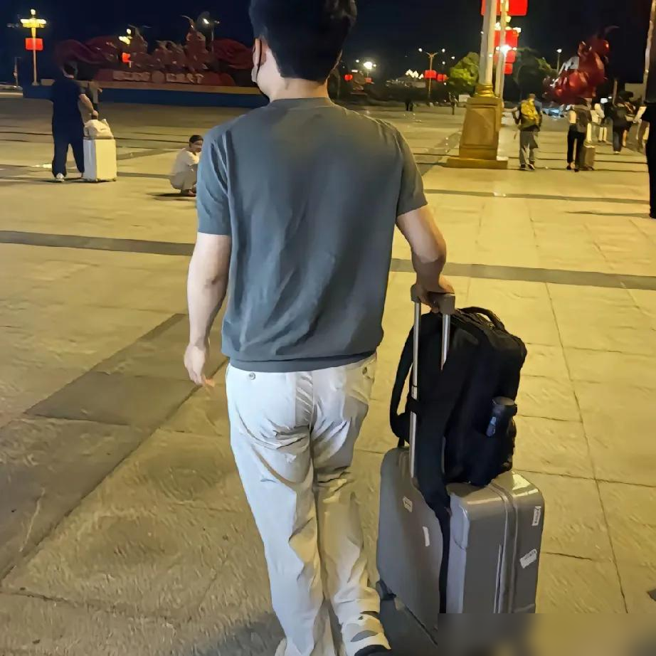 拼多多动销出评出评软件：董宇辉火爆直播，小龙虾背后的家国情怀与助农故事