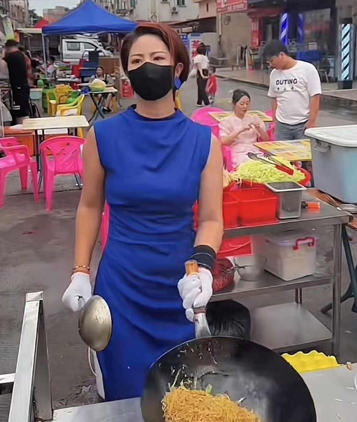 TK助手：东莞“炒粉姐”，28元一碗的坚守与温暖，网友称值280元也不贵