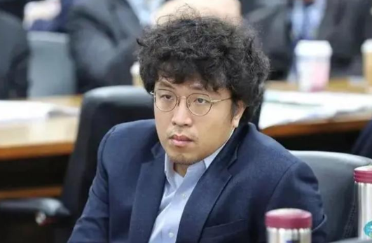超单助手软件官网：反华家族沈伯洋曝光，一边喊抗中，一边在大陆赚亿生意！