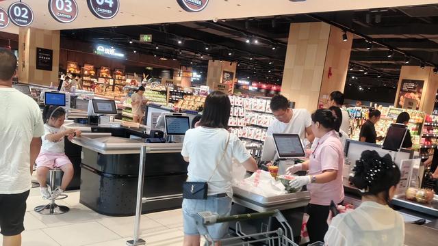 超评助手卡密：永辉超市为何难以复制胖东来模式？分析市场定位与转型困境