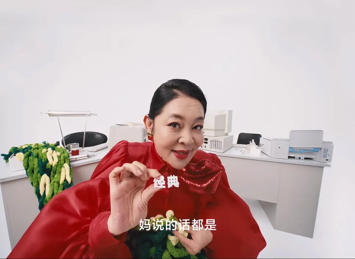 大麦助手：倪萍化身“妈妈嘴替”拍摄伊利牛奶广告，引发面部状态热议