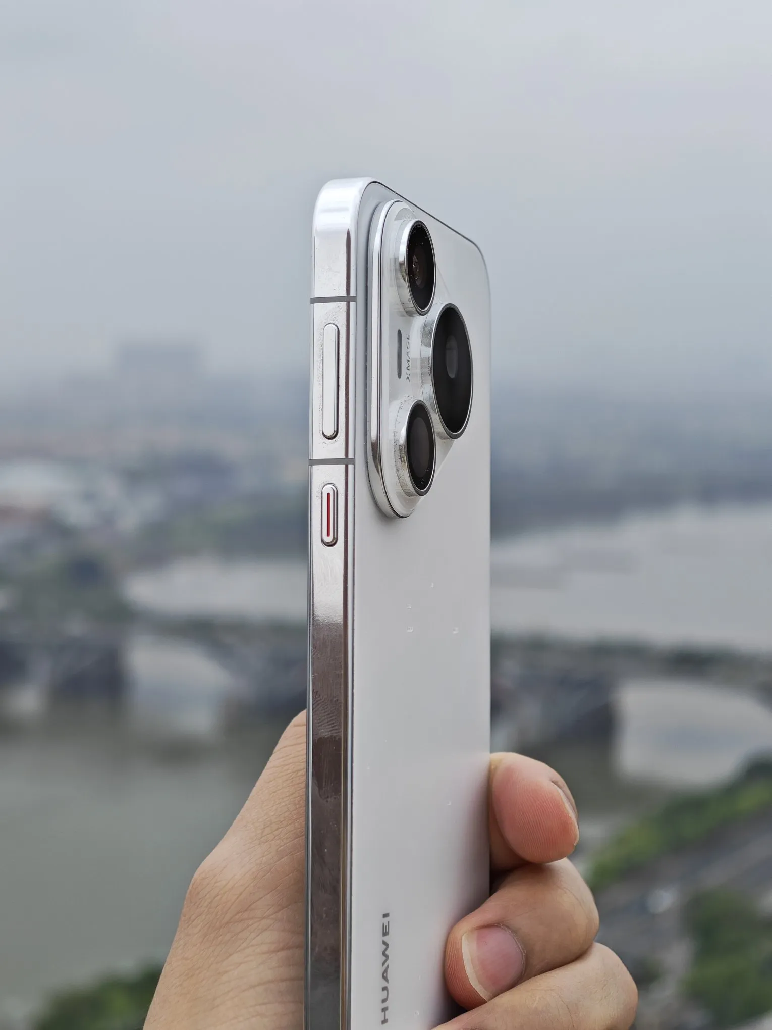 YY助手：华为Pura 70评测，颜值与性能兼具的性价比之选