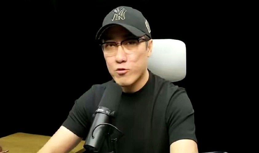 多多留评工具:王自如与罗永浩,旧日恩怨与当下流量游戏的微妙关系 多多留评工具:王自如与罗永浩,旧日恩怨与当下流量游戏的微妙关系