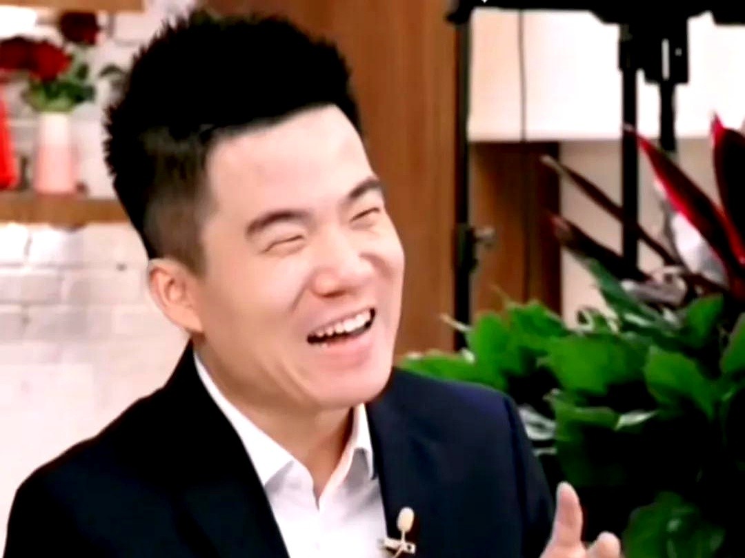 Y助手拼多多：董宇辉直播间的趣事，知识碾压与观众互动引发热议