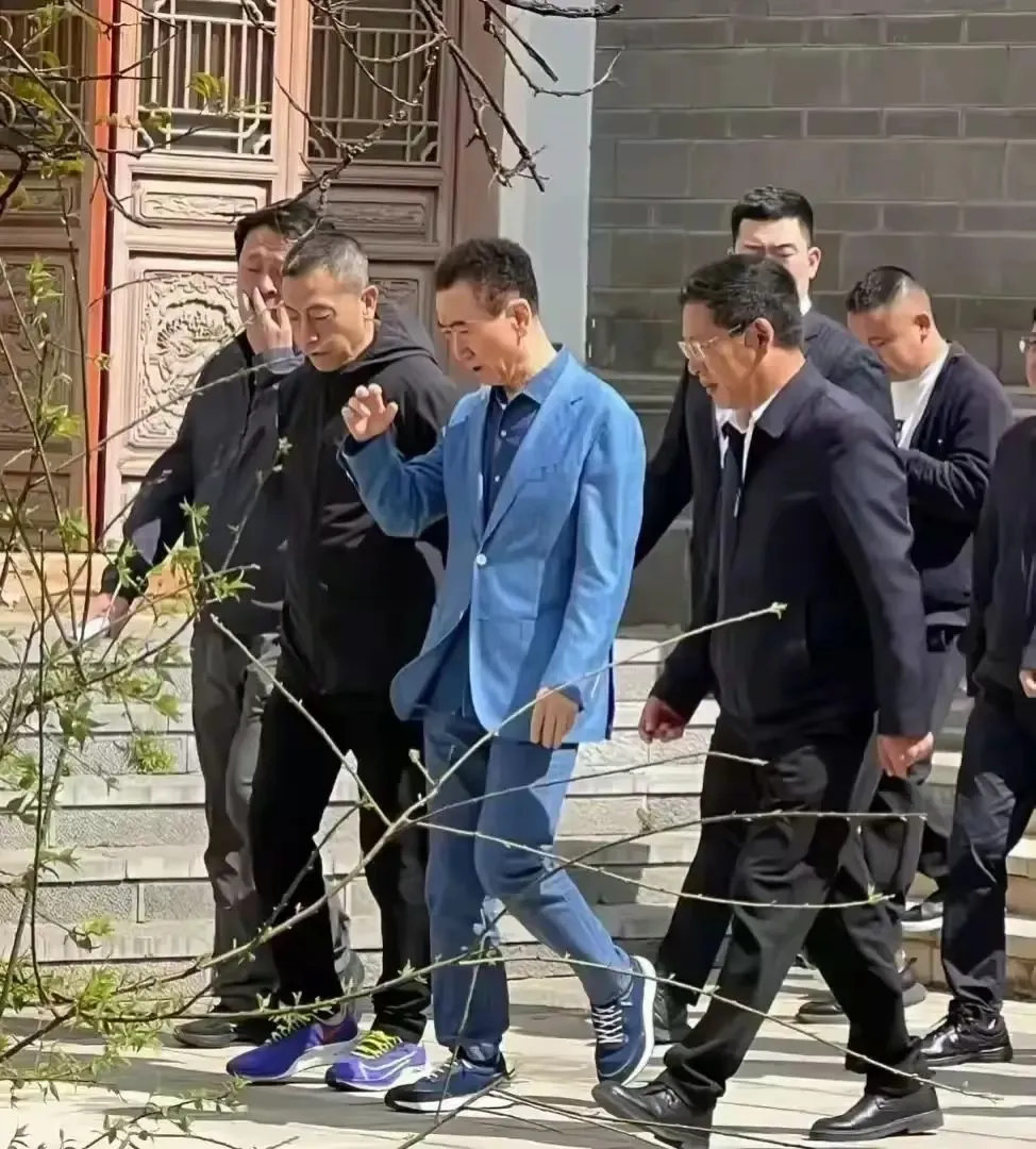 超单助手软件下载：王健林父子坚守万达使命，面对挑战努力重振家族企业