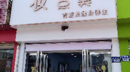 超评助手下载：用心守护燕窝的美容店铺，老板善举感动人心，开业吉祥如意！