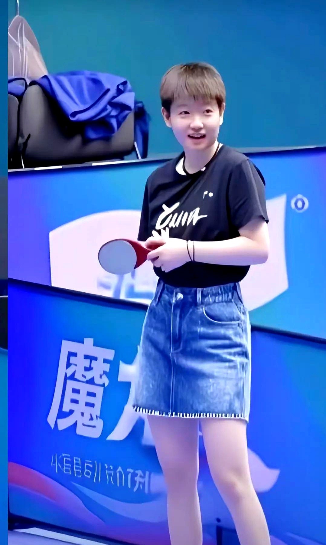 权重大师开团软件：莎莎直播失言引热议，网友疯狂解读“他也是我”的真相！
