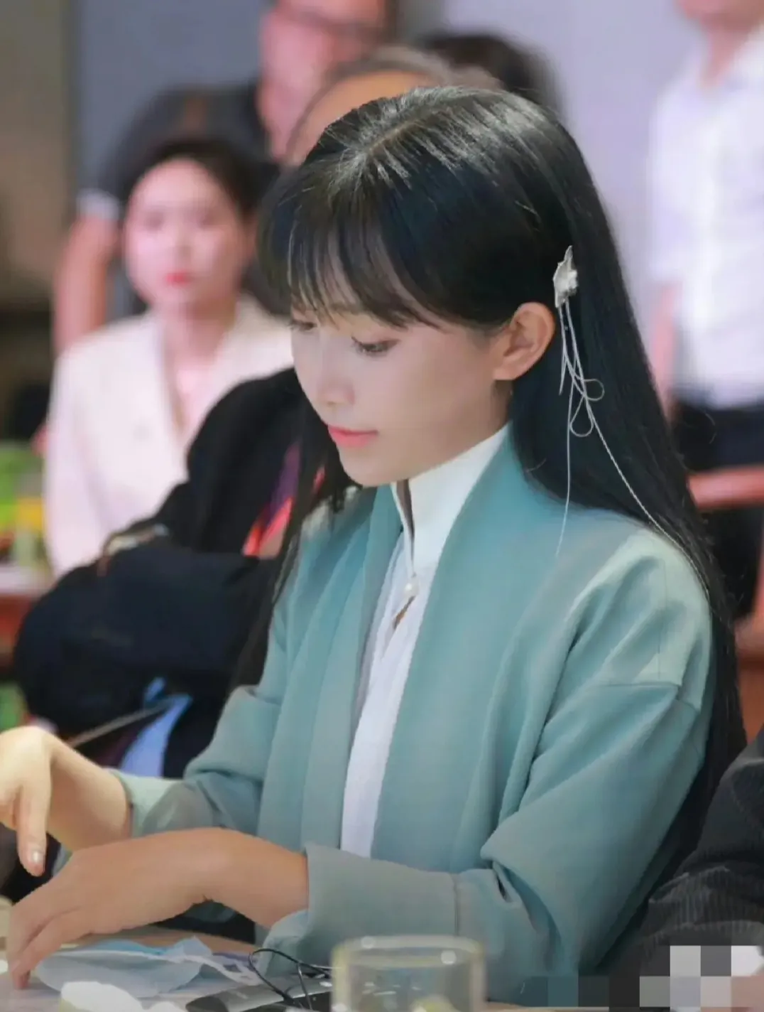 团粉助手：李子柒如何让传统手艺焕发新生，跨越时空的文化传承之路
