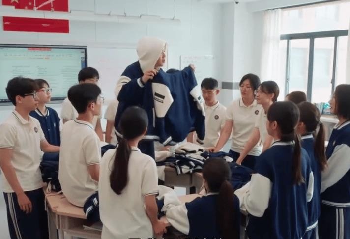 易评助手拼多多：15岁高中生助母逆袭百万亏损，家庭危机中的温情与商机