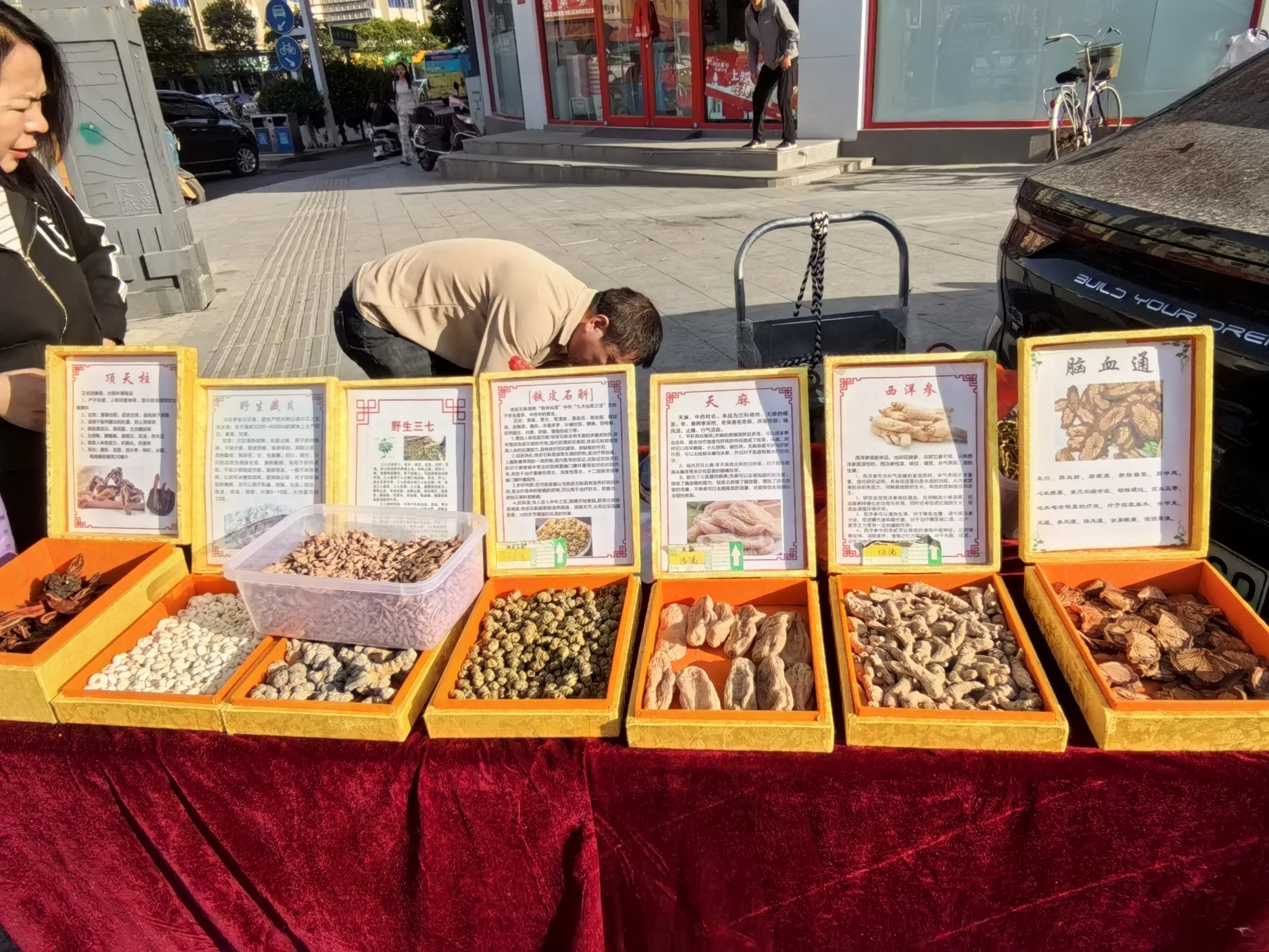 易单助手网站：地摊创业指南，选品、选址与营销技巧全面解析