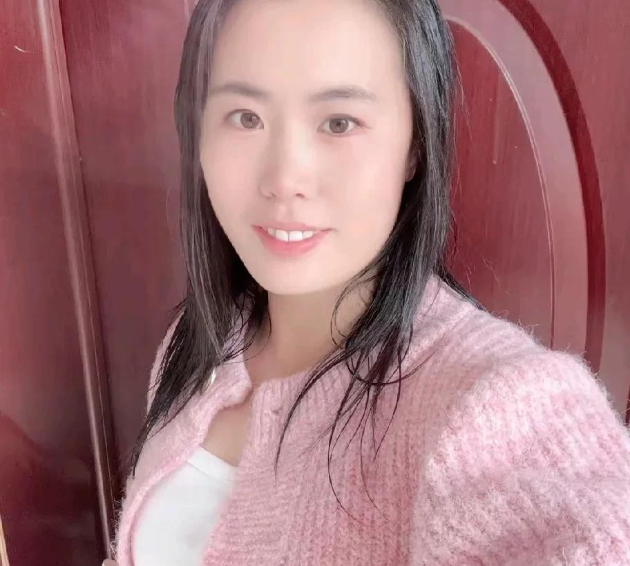 优选助手：单亲妈妈小红改名为云飞，工地爱情视频引发热潮