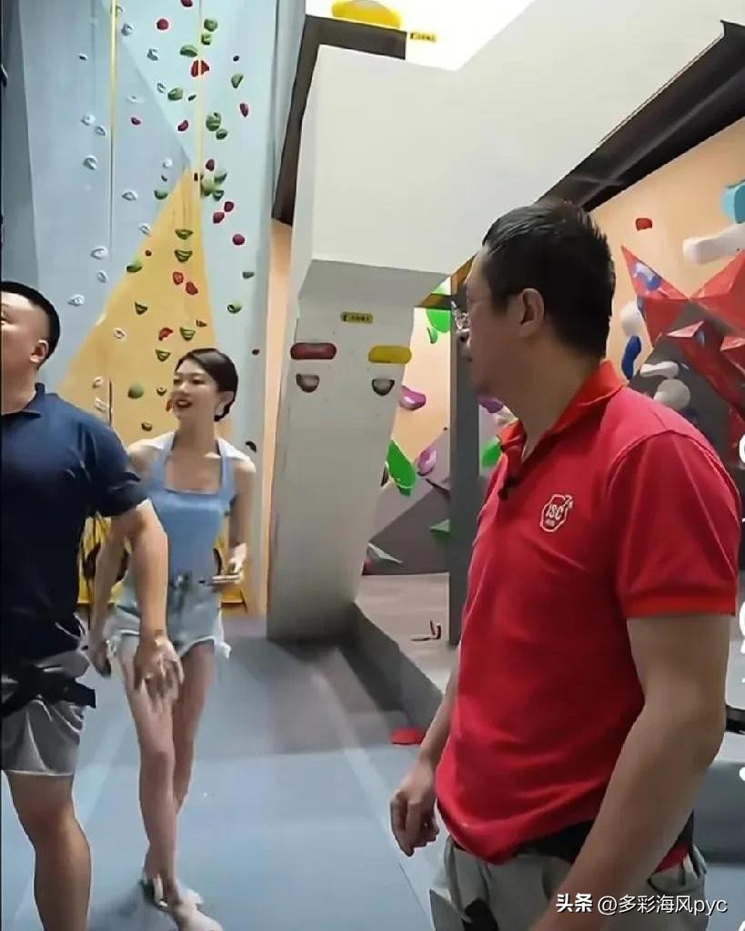 优选助手：周鸿祎与网红直播同框，幕后互动引发网友热议