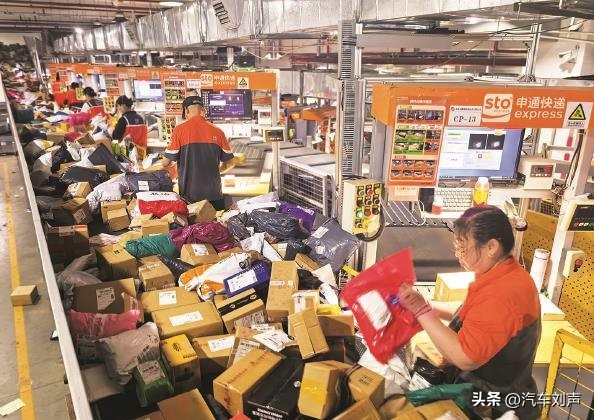 多多出评工具:快递行业“双11”备战,硬件升级与科技创新引领新趋势 多多出评工具:快递行业“双11”备战,硬件升级与科技创新引领新趋势