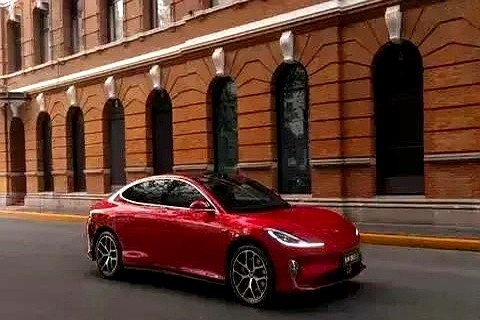 权重大师出评软件：2025年购车趋势，智己L6引领燃油与新能源车竞争新局面