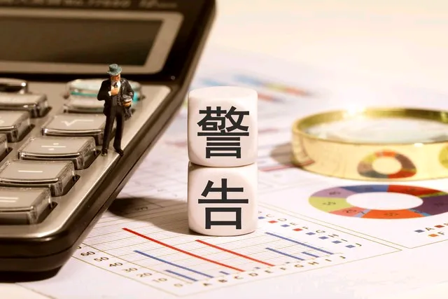 小评评助手最新版本：警惕网络卖惨产业，道德沦陷与社会信任危机的双重挑战