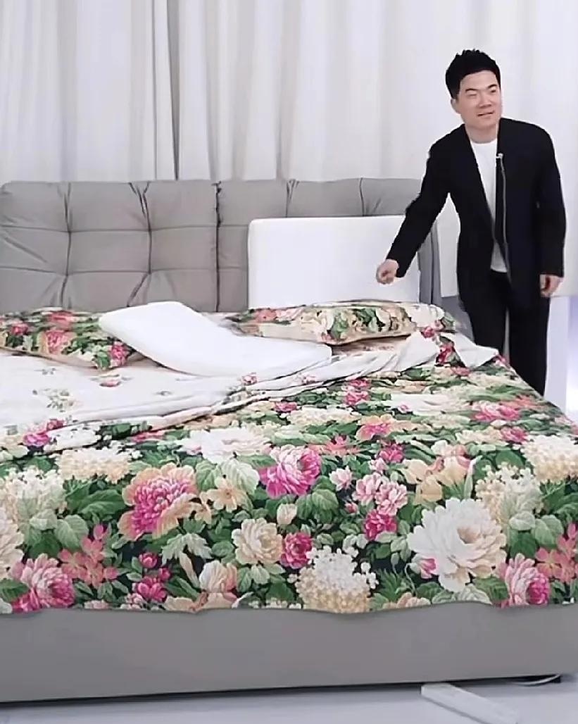 51助手官网：董宇辉直播卖富安娜牡丹四件套，销量破亿引热议！
