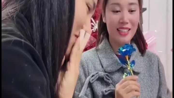 无名助手：高房价下的生存挑战，小松姐姐的新店与家庭梦想的追寻