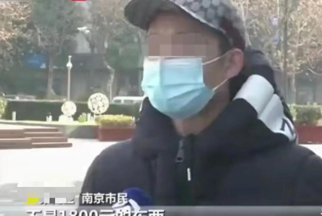 易出评官网入口：南京男子为母亲买羽绒服遇退换难题，消费者权益维护引热议