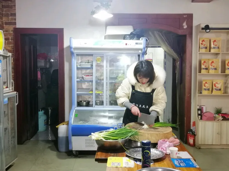多单助手：武汉串串店顾客结账遭遇误差，119根变222根，商家回应引争议
