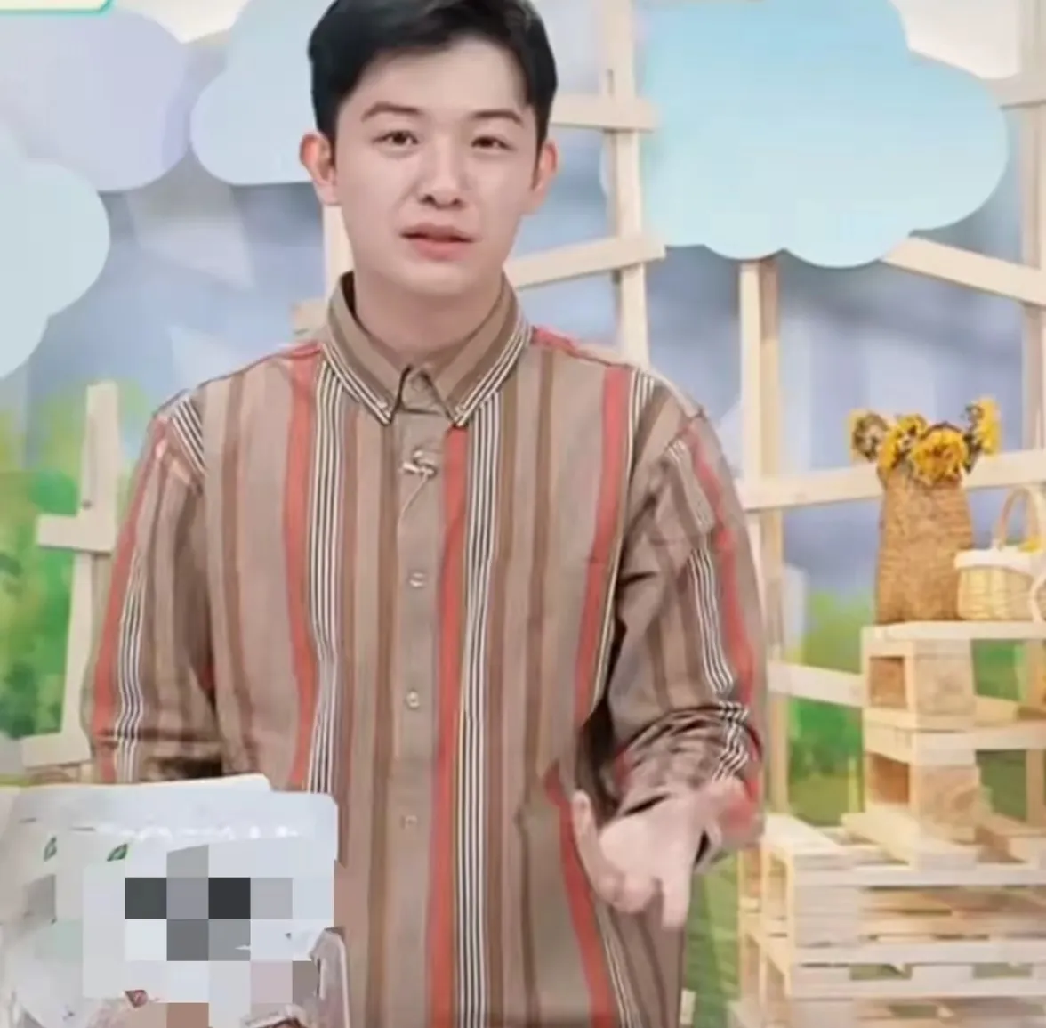 神龙助手：董宇辉，如何将文化带货变成直播新江湖的商业奇观